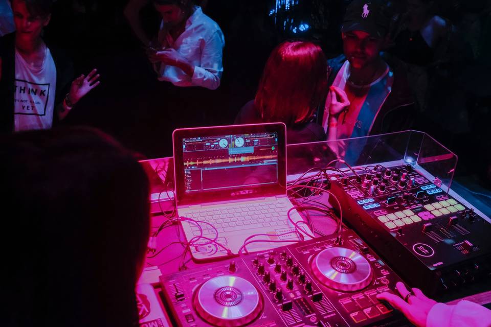The Dos and Don’ts of Booking a DJ for Your Corporate Event